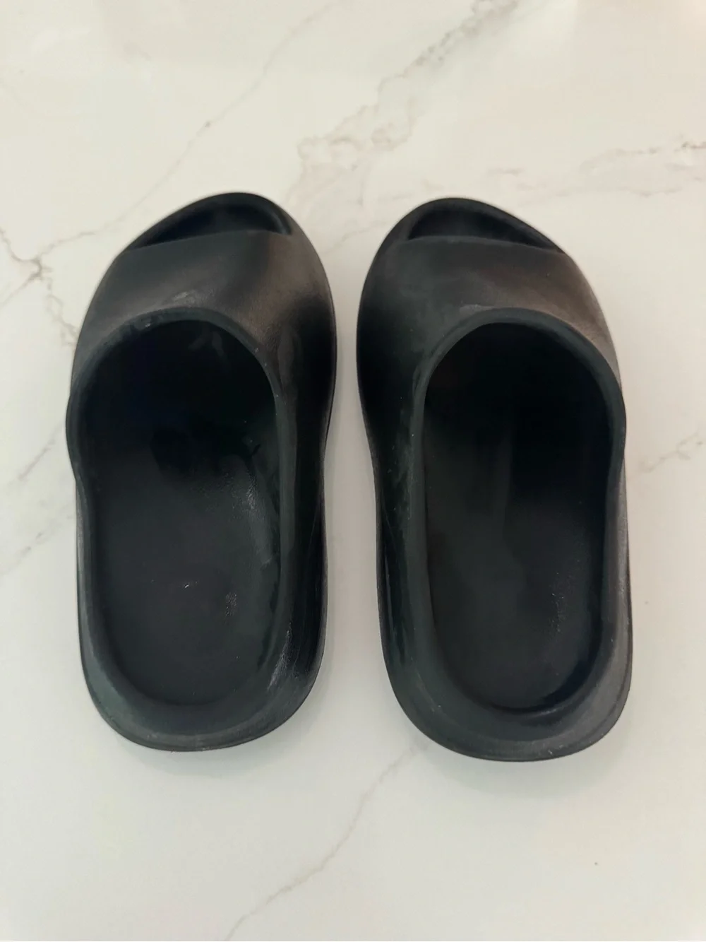 Yeezy slides yzzy